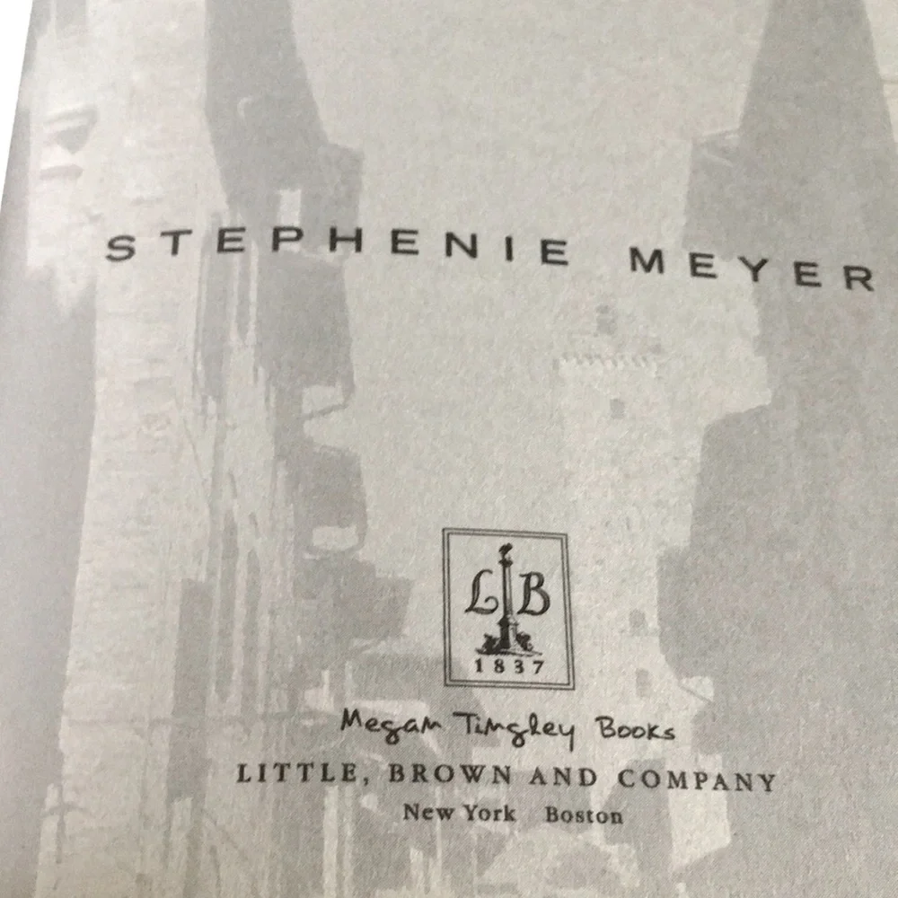 New Moon Twilight Saga Book 2 Stephenie Meyer Paperback 2008 Vampire Fiction